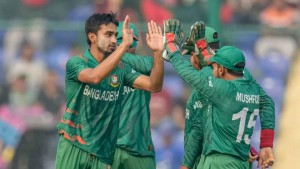 এবার সাকিবের জোড়া আঘাত, চাপে শ্রীলঙ্কা