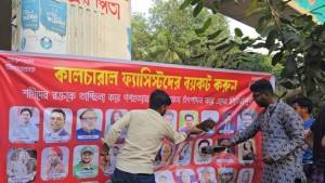 টিএসসিতে আখ্যা দেওয়া ‘কালচারাল ফ্যাসিস্টদের’ ছবিতে জুতা নিক্ষেপ
