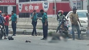 টঙ্গীতে সড়ক দুর্ঘটনায় নারীর মৃত্যু, পুলিশ সদস্য আহত