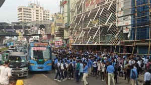 ফার্মগেটের সড়ক ছাড়লেন শিক্ষার্থীরা, যান চলাচল শুরু