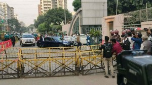 খালেদা জিয়াকে দেখতে হাসপাতালে পুত্রবধূ জুবাইদা রহমান