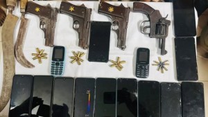 রাজধানীতে সেনাবাহিনীর অভিযান, অস্ত্র-গুলিসহ গ্রেপ্তার ১০