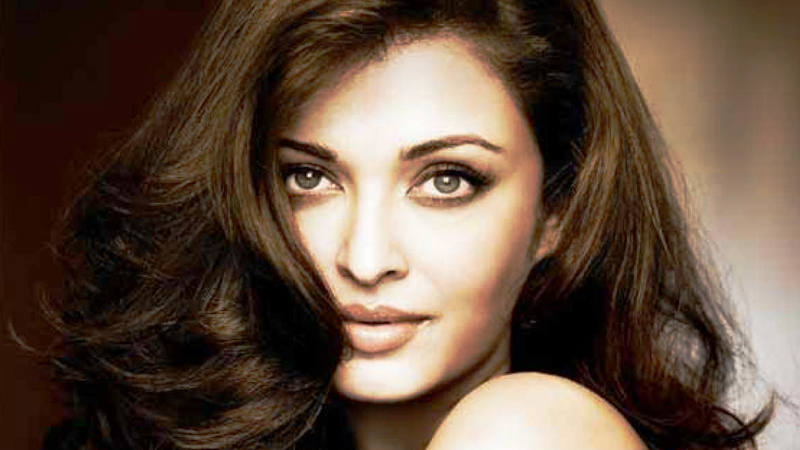 সৌন্দর্য আর প্রতিভার আইকন ঐশ্বরিয়ার ৫২-তে পা সৌন্দর্য আর প্রতিভার আইকন ঐশ্বরিয়ার ৫২-তে পা