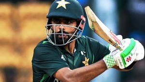 টি-টোয়েন্টিতে রানের নতুন রাজা বাবর আজম, টপকে গেলেন রোহিতকে টি-টোয়েন্টিতে রানের নতুন রাজা বাবর আজম, টপকে গেলেন রোহিতকে