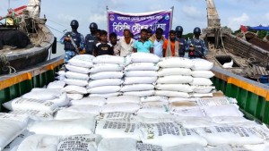 সার পাচারের সময় ৯ পাচারকারী আটক