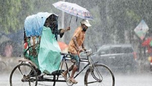 ঢাকায় হঠাৎ মুষলধারে বৃষ্টি, কমেছে তাপমাত্রা