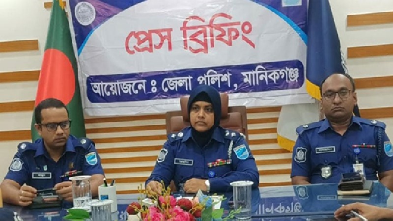 বিয়ে না করলে বাড়িতে ওঠার হুমকি, মা-মেয়েকে হত্যা: পুলিশ বিয়ে না করলে বাড়িতে ওঠার হুমকি, মা-মেয়েকে হত্যা: পুলিশ