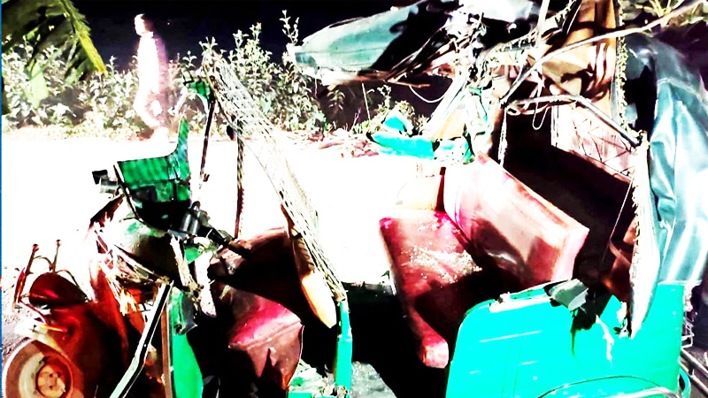 নেত্রকোনায় ট্রাকের পেছনে সিএনজির ধাক্কা, নিহত ২ নেত্রকোনায় ট্রাকের পেছনে সিএনজির ধাক্কা, নিহত ২