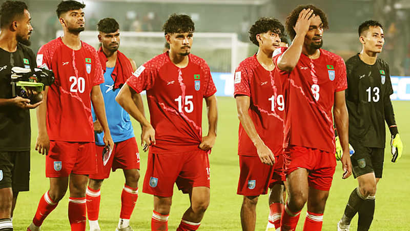 লড়াই করে হারলেও কোচ কাবরেরার কৌশল নিয়ে প্রশ্ন, ভাগ্য ঝুলছে পরের ম্যাচে