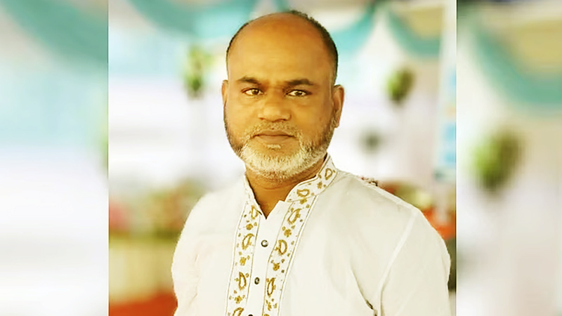 মুখোশ পরা ৬ খুনি অধরা, বিএনপি কর্মী হাকিম হত্যার রহস্যজট খুলছে না! মুখোশ পরা ৬ খুনি অধরা, বিএনপি কর্মী হাকিম হত্যার রহস্যজট খুলছে না!