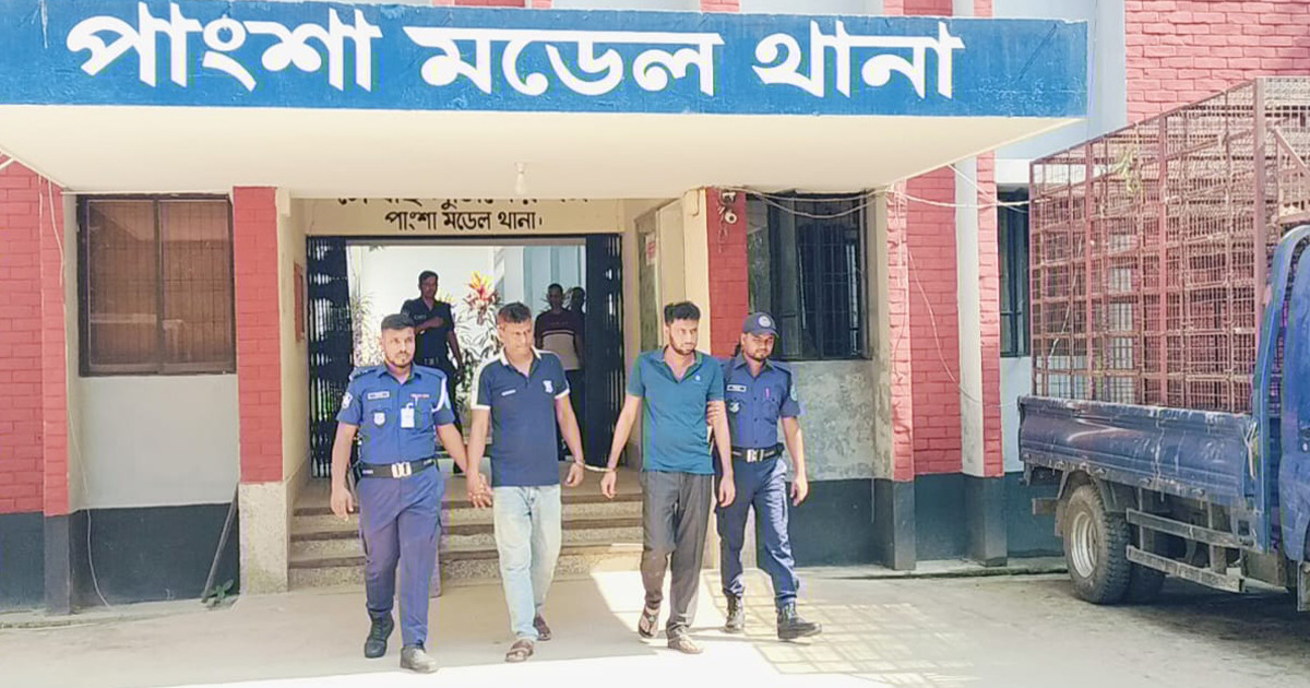 র্যাবের পোশাক পড়ে মুরগিবোঝাই কাভার্ডভ্যান ডাকাতি, গ্রেপ্তার ২ র্যাবের পোশাক পড়ে মুরগিবোঝাই কাভার্ডভ্যান ডাকাতি, গ্রেপ্তার ২
