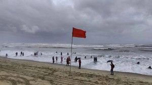 সমুদ্রবন্দর থেকে সতর্ক সংকেত প্রত্যাহার সমুদ্রবন্দর থেকে সতর্ক সংকেত প্রত্যাহার