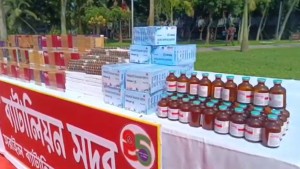 ভারত থেকে আনা ক্যান্সার ইনজেকশন ও স্মার্টফোনের ডিসপ্লে জব্দ