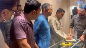 কুষ্টিয়ার মাহতাব প্লাজার তিন স্বর্ণের দোকানে চুরি, প্রায় ২০ লাখ টাকার ক্ষতি কুষ্টিয়ার মাহতাব প্লাজার তিন স্বর্ণের দোকানে চুরি, প্রায় ২০ লাখ টাকার ক্ষতি