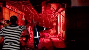 মধ্যরাতে আশুলিয়ায় ভয়ঙ্কর আগুন, পুড়ে ছাই ১৬ দোকান