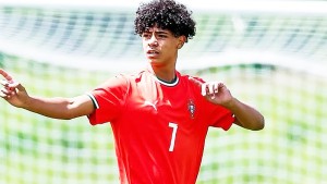 পর্তুগাল অনূর্ধ্ব-১৬ দলে রোনালদো জুনিয়রের অভিষেক পর্তুগাল অনূর্ধ্ব-১৬ দলে রোনালদো জুনিয়রের অভিষেক