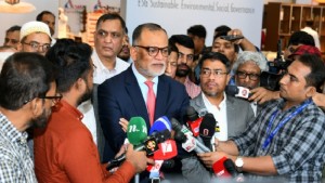 মন্ত্রণালয়ের অনুমোদন ছাড়া দাম বাড়ানোর এখতিয়ার নেই ব্যবসায়ীদের: বাণিজ্য উপদেষ্টা