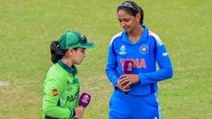 ভারত-পাকিস্তান নারী ক্রিকেটে দ্বৈরথ, বিশ্বকাপেও হাত মেলালেন না অধিনায়ক