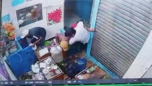 মানিকগঞ্জে স্বর্ণের দোকানে ডাকাতি, মালিককে কুপিয়ে ২২ ভরি স্বর্ণ লুট