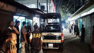 র‌্যাবের ওপর হামলা করে কুখ্যাত সন্ত্রাসীকে ছিনতাই