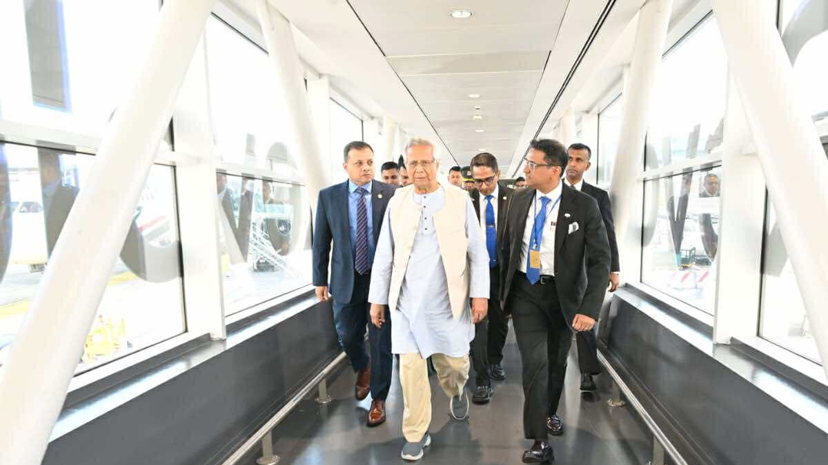 রোমে পৌঁছেছেন প্রধান উপদেষ্টা রোমে পৌঁছেছেন প্রধান উপদেষ্টা