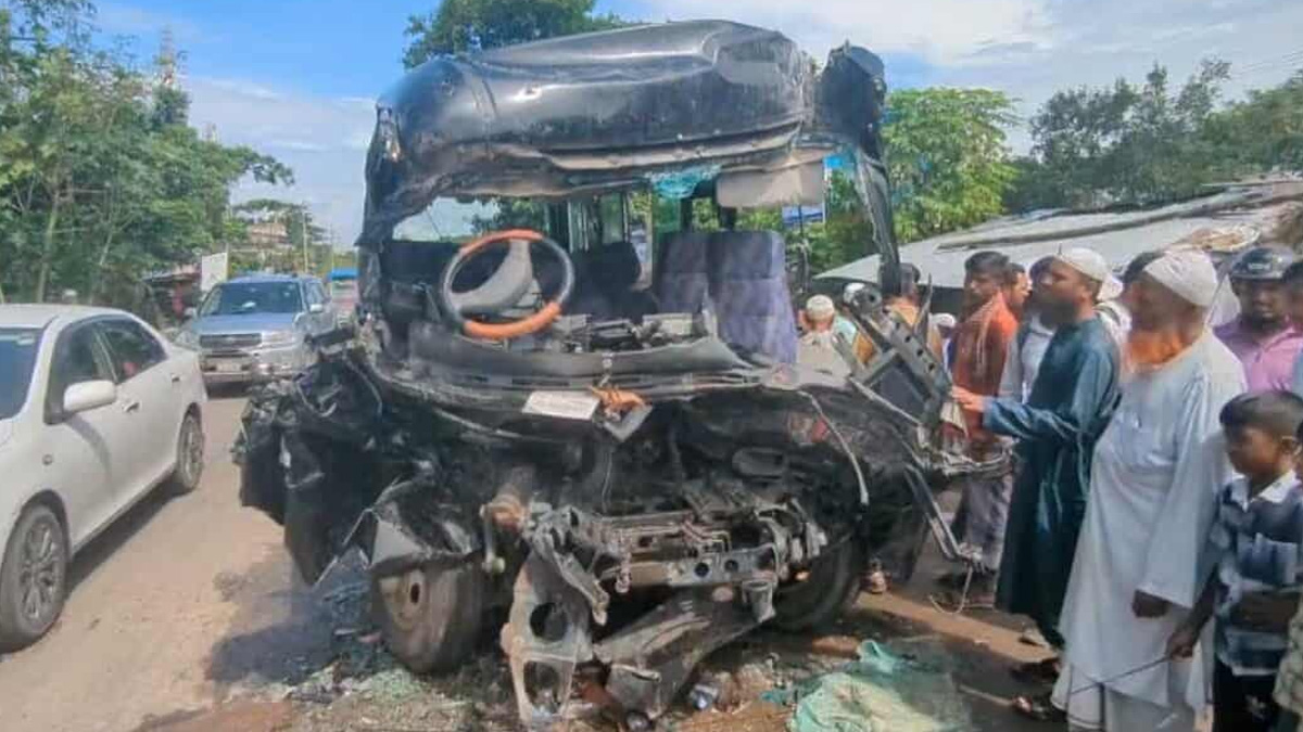 পটুয়াখালীতে বাস-মিনিবাস সংঘর্ষে র্যাব সদস্য ও শিশু নিহত পটুয়াখালীতে বাস-মিনিবাস সংঘর্ষে র্যাব সদস্য ও শিশু নিহত