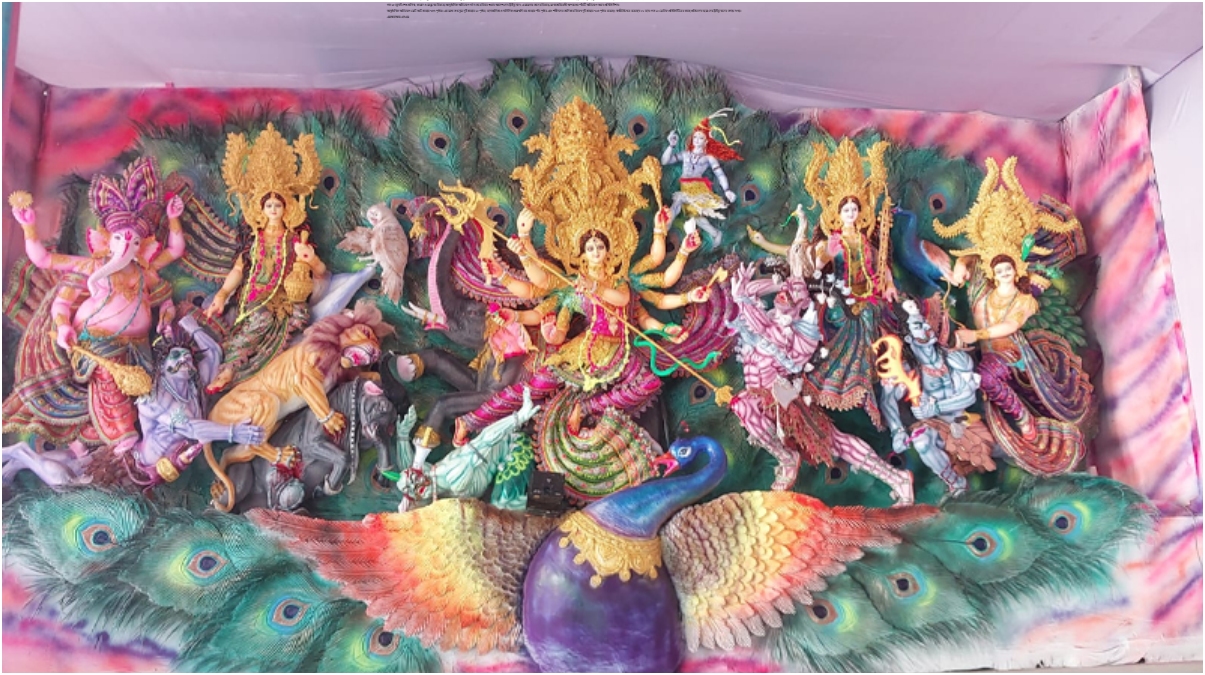 আজ মহাষষ্ঠী, চলছে দেবী দুর্গাকে বরণের প্রস্তুতি আজ মহাষষ্ঠী, চলছে দেবী দুর্গাকে বরণের প্রস্তুতি