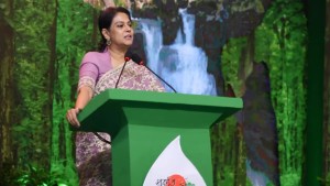 জাহাজভাঙা শিল্প উপকূলের জন্য মারাত্মক : পরিবেশ উপদেষ্টা