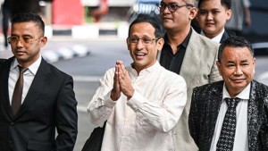 দুর্নীতির অভিযোগে ইন্দোনেশিয়ার সাবেক শিক্ষামন্ত্রী আটক