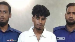 হাটহাজারী মাদরাসার সামনে অশালীন ছবি পোস্ট, তরুণ আটক