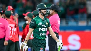পাকিস্তানকে দেড়শর নিচে আটকে রাখলো বাংলাদেশ