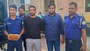 চাঁদাবাজির অভিযোগে জুলাই রেভেল্যুশনারি অ্যালায়েন্সের দুই নেতা আটক