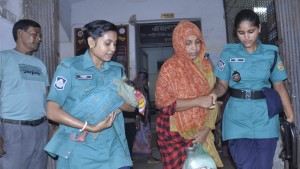 ১১ দিনের শিশুকে নিয়ে কারাগারে গেলেন মা
