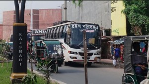 ৩ দিন পর রাজশাহী-ঢাকা রুটে বাস চলাচল শুরু