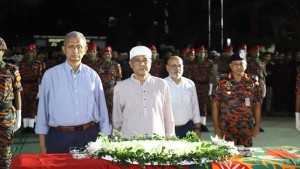 অগ্নিকাণ্ডে নিহত ফায়ার ফাইটার শামীমের জানাজায় স্বরাষ্ট্র উপদেষ্টা
