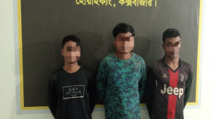 টেকনাফে অস্ত্রসহ ৩ মাদক কারবারি গ্রেফতার