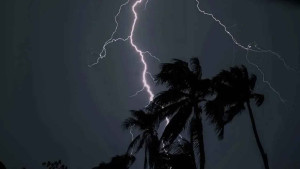 রাতের মধ্যে ৬০ কিমি বেগে ঝড়ের আভাস