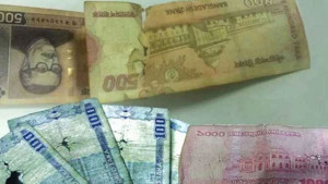 ব্যাংক ছেঁড়া নোট বদলে না দিলে শাস্তি