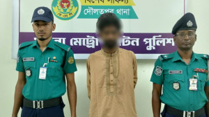 খুলনায় অস্ত্র-গোলাবারুদসহ শীর্ষ সন্ত্রাসী ইমন গ্রেপ্তার