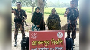 গোমস্তাপুর সীমান্ত দিয়ে দুই নারীকে পাঠালো বিএসএফ