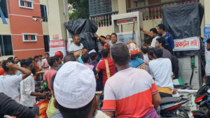 তেলের পাম্পে সিরিয়াল নিয়ে দ্বন্দ্ব, ৪ ঘণ্টা বিদ্যুৎহীন মিরপুর