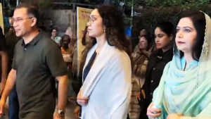 কবি চিতাবাঘ দেখতে সপরিবারে নাটকপাড়ায় প্রধানমন্ত্রী