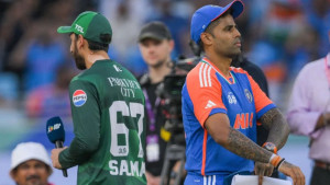 অখেলোয়াড়ি মনোভাব বিদ্যমান টস হেরে ব্যাটিংয়ে ভারত