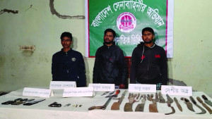 নন্দীগ্রামে পিস্তল ও দেশীয় অস্ত্রসহ বিএনপির তিন কর্মী গ্রেপ্তার