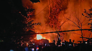 বরগুনায় বসতবাড়িতে ভয়াবহ অগ্নিকান্ড
