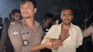 পুলিশের উপর হামলা, ঢাবি শিক্ষার্থী আটক