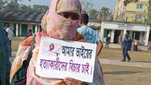 ভোটকেন্দ্রে হাদি হত্যার বিচার চাইলেন বোন মাসুমা