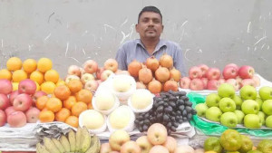 তরমুজের কেজি ৯০ টাকা, আকাশচুম্বী কলার দামও