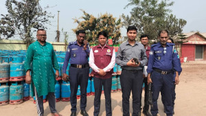 চড়া দামে গ্যাস বিক্রি, ২ ডিপো মালিককে জরিমানা
