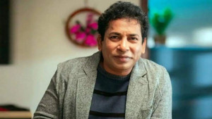 প্রথমবার বিচারকের আসনে মোশাররফ করিম